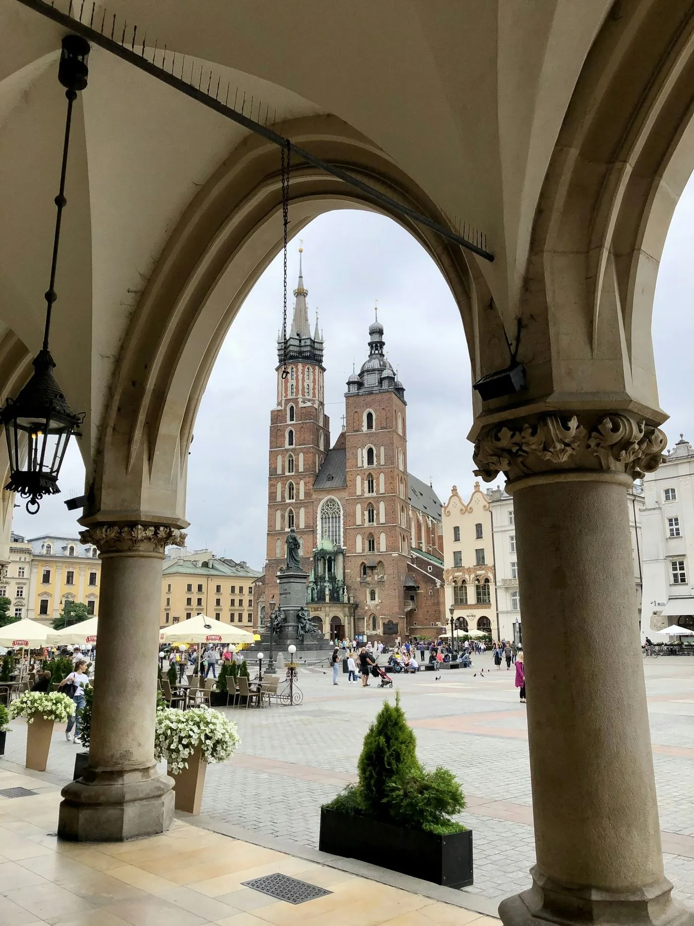 Wieże kościoła Mariackiego nad Rynkiem w Krakowie