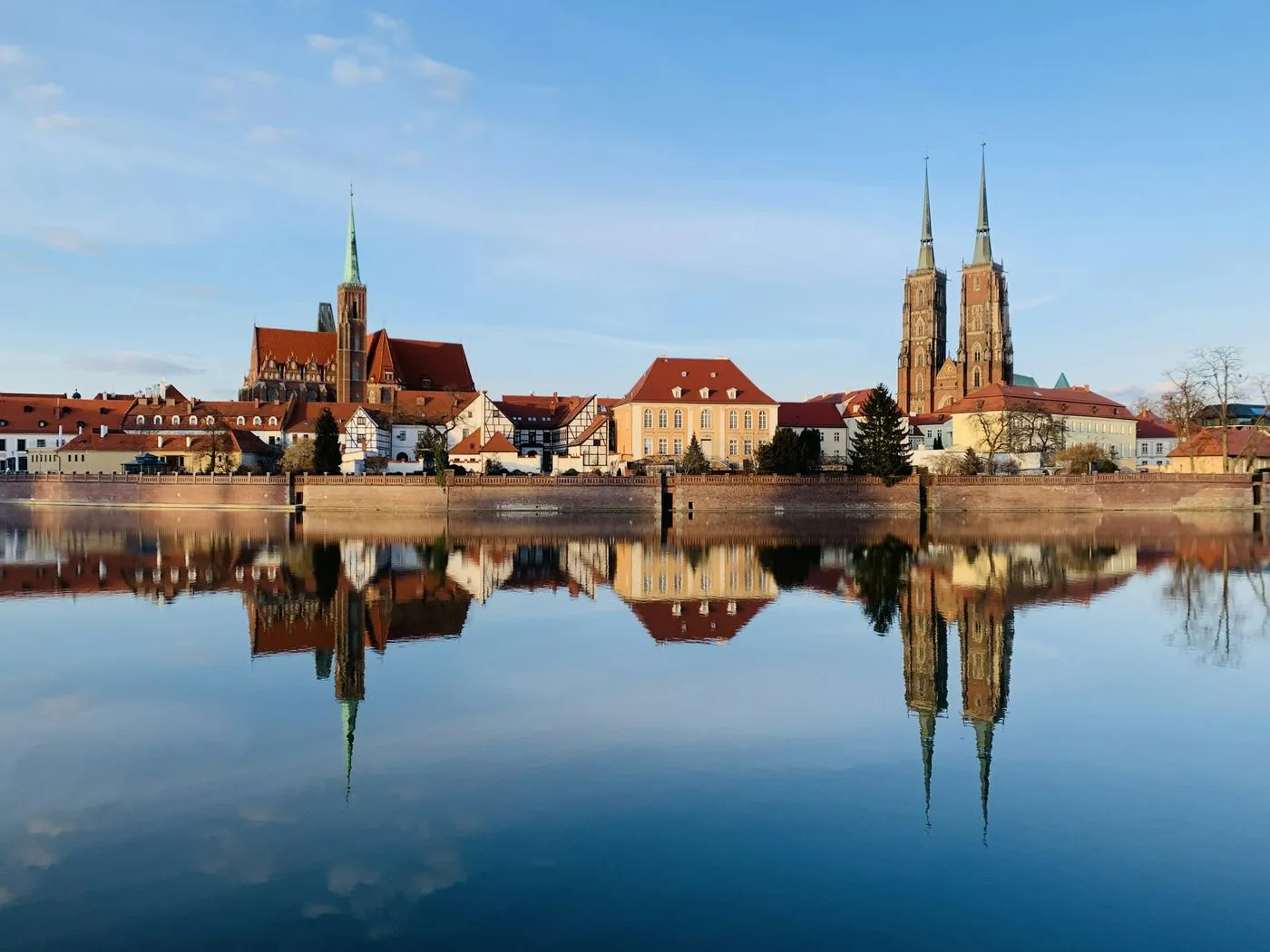 Katedra na Ostrowie Tumskim nad Odrą we Wrocławiu